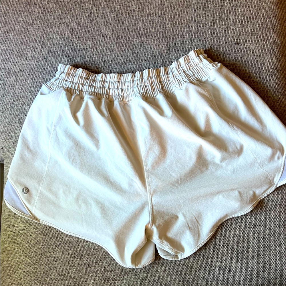 Lululemon Hotty Hot High Rise 2.5 inch Size 10 tan *flaw